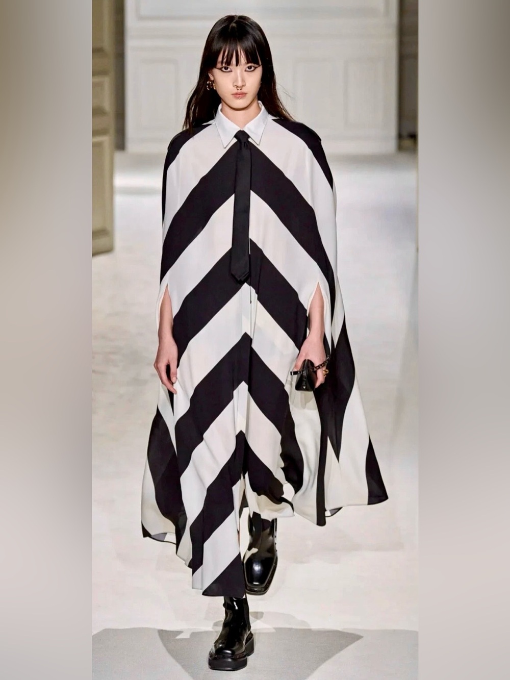 VALENTINO CHEVRON SILK CAPE  DRESS IN BLACK AND WHITE - Picture 3 of 15